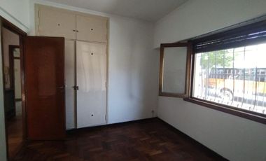 VENTA Casa 4 Amb, cochera y terraza. Villa Adelina