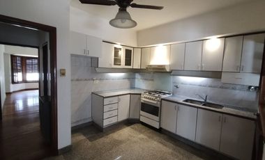 VENTA Casa 4 Amb, cochera y terraza. Villa Adelina