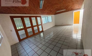 CASA EN RENTA SAN SERAFIN