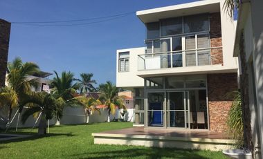 Fracc. El Estero, Casa en RENTA amueblada con ALBERCA, MUELLE Y ACCCESO A CANAL
