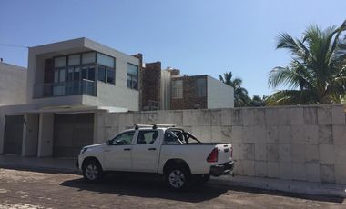 Fracc. El Estero, Casa en RENTA amueblada con ALBERCA, MUELLE Y ACCCESO A CANAL