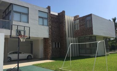 Fracc. El Estero, Casa en RENTA amueblada con ALBERCA, MUELLE Y ACCCESO A CANAL