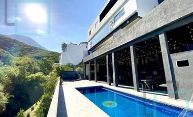CASA EN VENTA SIERRA ALTA ZONA CARRETERA NACIONAL MONTERREY