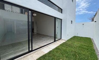 CASA CON ROOF TOP EN VENTA EN LOMAS DE LA RIOJA