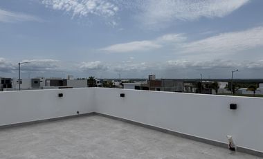 CASA CON ROOF TOP EN VENTA EN LOMAS DE LA RIOJA