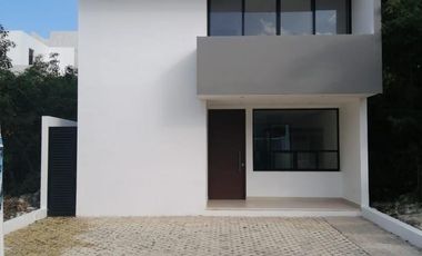 Casa residencial en Aqua Cumbres en av huayacan, Cancun
