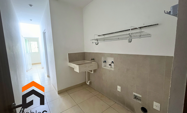 Casa en venta Lomas de juriquilla 4 recámaras + cuarto de servicio