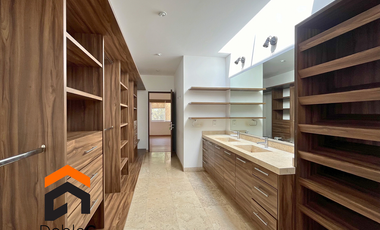 Casa en venta Lomas de juriquilla 4 recámaras + cuarto de servicio