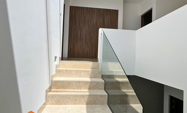 Casa en venta Lomas de juriquilla 4 recámaras + cuarto de servicio