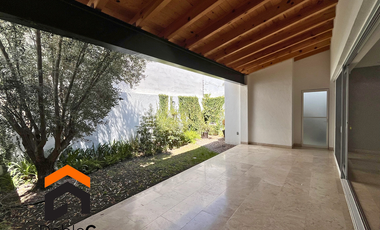 Casa en venta Lomas de juriquilla 4 recámaras + cuarto de servicio