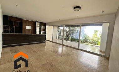 Casa en venta Lomas de juriquilla 4 recámaras + cuarto de servicio