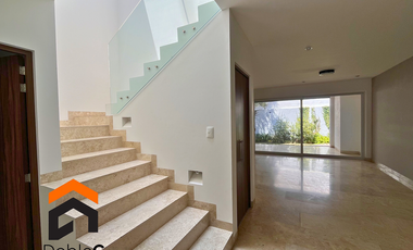 Casa en venta Lomas de juriquilla 4 recámaras + cuarto de servicio