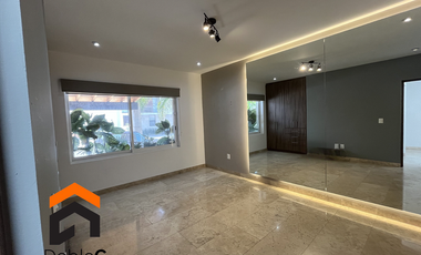 Casa en venta Lomas de juriquilla 4 recámaras + cuarto de servicio
