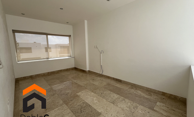 Casa en venta Lomas de juriquilla 4 recámaras + cuarto de servicio