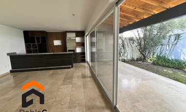 Casa en venta Lomas de juriquilla 4 recámaras + cuarto de servicio