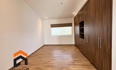 Casa en venta Lomas de juriquilla 4 recámaras + cuarto de servicio