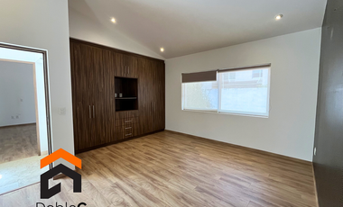 Casa en venta Lomas de juriquilla 4 recámaras + cuarto de servicio