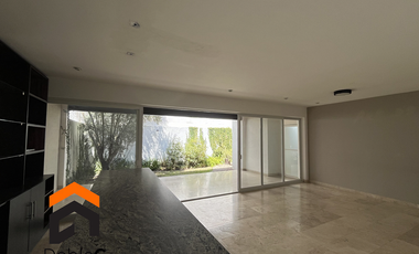 Casa en venta Lomas de juriquilla 4 recámaras + cuarto de servicio