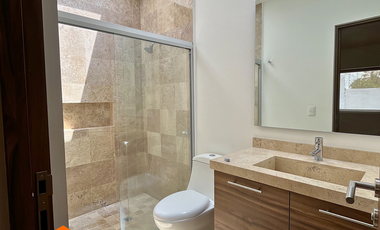 Casa en venta Lomas de juriquilla 4 recámaras + cuarto de servicio