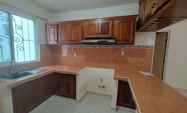 CASA EN VENTA EN RESIDENCIAL DEL LAGO, CIUDAD DEL CARMEN, CAMPECHE