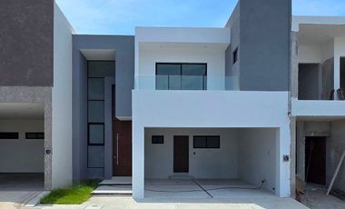 Casa en VENTA Lomas de la Rioja Con Gran Jardín