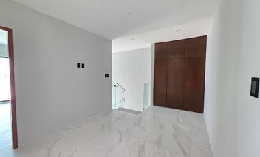 Casa en VENTA Lomas de la Rioja Con Gran Jardín