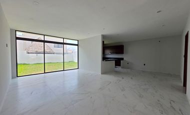 Casa en VENTA Lomas de la Rioja Con Gran Jardín