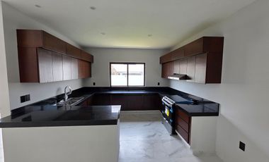 Casa en VENTA Lomas de la Rioja Con Gran Jardín