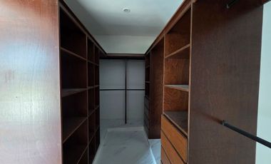 Casa en VENTA Lomas de la Rioja Con Gran Jardín