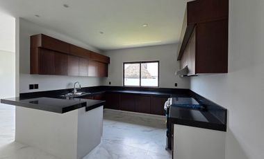 Casa en VENTA Lomas de la Rioja Con Gran Jardín