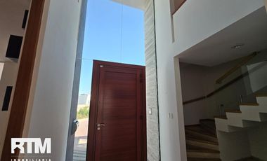 SE RENTA CASA EN CLUB DE GOLF, LA LOMA