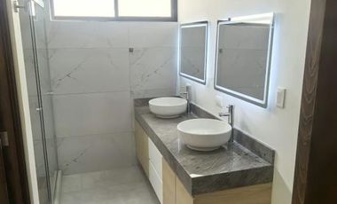 Casa en Renta en Privanzas del Campestre con Rec Planta Baja