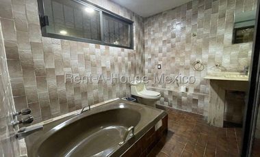 Edificio Comercial en renta en Ciudad Satélite, Naucalpan de Juárez 26-2425 JAS