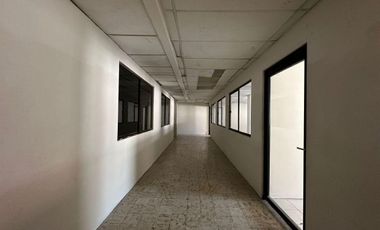 Edificio en renta en  esquina cerca de la Macro Plaza todo o en partes