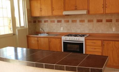 RENTA CASA CLAUSTROS DEL RIO-PRECIO ES MAS MANTENIMIENTO