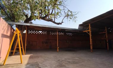 TERRENO BARDEADO CON TECHUMBRE