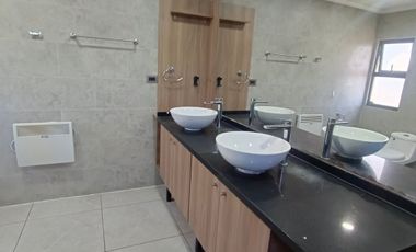 ARRIENDO CASA GRANDE EN PARCELACIÓN SANTA ELENA