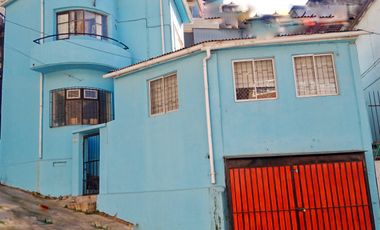 CASA 5 DORMITORIOS  PATIO GARAGE Y VISTA AL MAR VALPARAÍSO