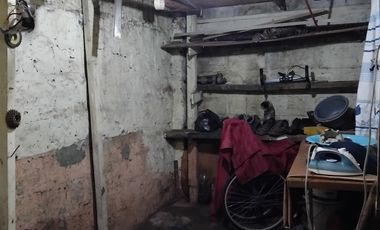 CASA EN AVENIDA BARRIO CONSOLIDADO  EXCELENTE CONECTIVIDAD