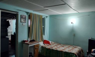 CASA EN AVENIDA BARRIO CONSOLIDADO  EXCELENTE CONECTIVIDAD