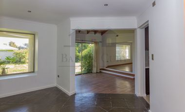 ARRIENDO CASA REQUINOA 4 DORMITORIOS 3 BAÑOS