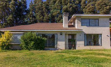 ARRIENDO CASA REQUINOA 4 DORMITORIOS 3 BAÑOS