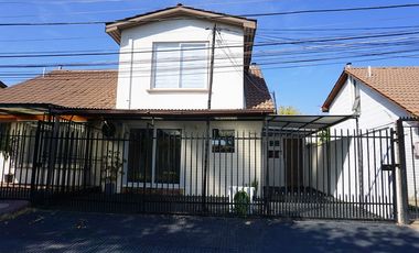 Renovada casa condominio cerrado en Macul