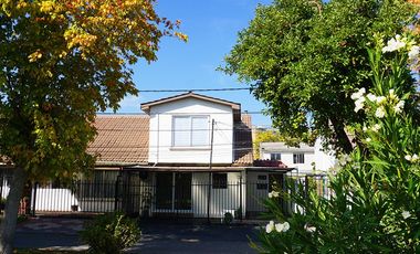 Renovada casa condominio cerrado en Macul