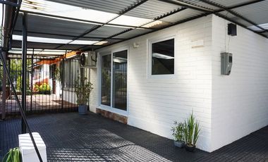 Renovada casa condominio cerrado en Macul