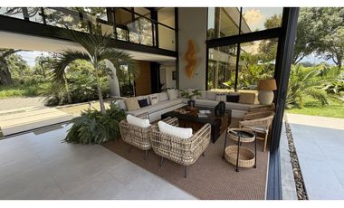 VENTA DE EXCLUSIVA CASA CAMPESTRE EN TEBAIDA, QUINDO, COLOMBIA