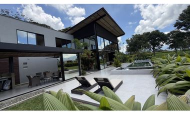 VENTA DE EXCLUSIVA CASA CAMPESTRE EN TEBAIDA, QUINDO, COLOMBIA