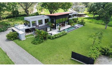 VENTA DE EXCLUSIVA CASA CAMPESTRE EN TEBAIDA, QUINDO, COLOMBIA