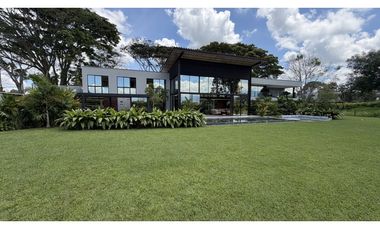 VENTA DE EXCLUSIVA CASA CAMPESTRE EN TEBAIDA, QUINDO, COLOMBIA