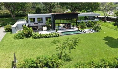 VENTA DE EXCLUSIVA CASA CAMPESTRE EN TEBAIDA, QUINDO, COLOMBIA